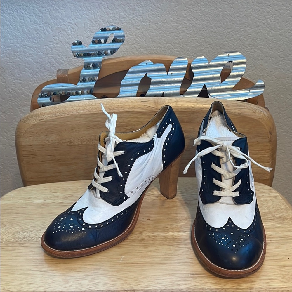 Classic Two-Tone Women's Oxford Heels